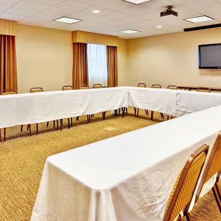 Holiday Inn Express Hotel & Suites Byram By Ihg Bagian luar foto