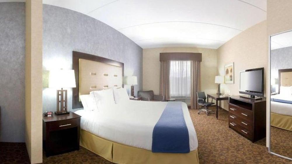 Holiday Inn Express Hotel & Suites Byram By Ihg Bagian luar foto