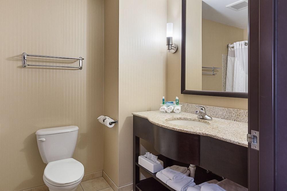Holiday Inn Express Hotel & Suites Byram By Ihg Bagian luar foto