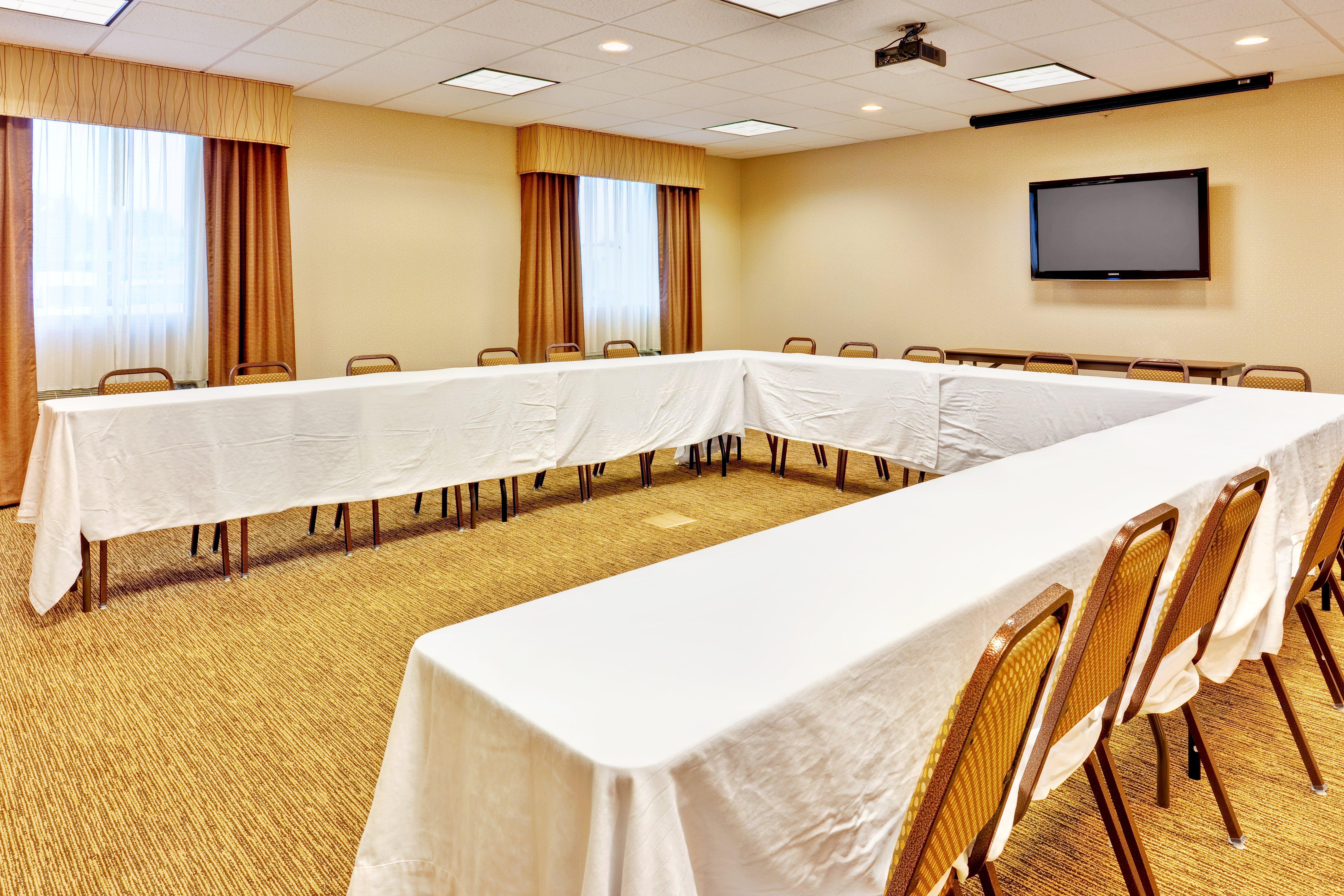 Holiday Inn Express Hotel & Suites Byram By Ihg Bagian luar foto