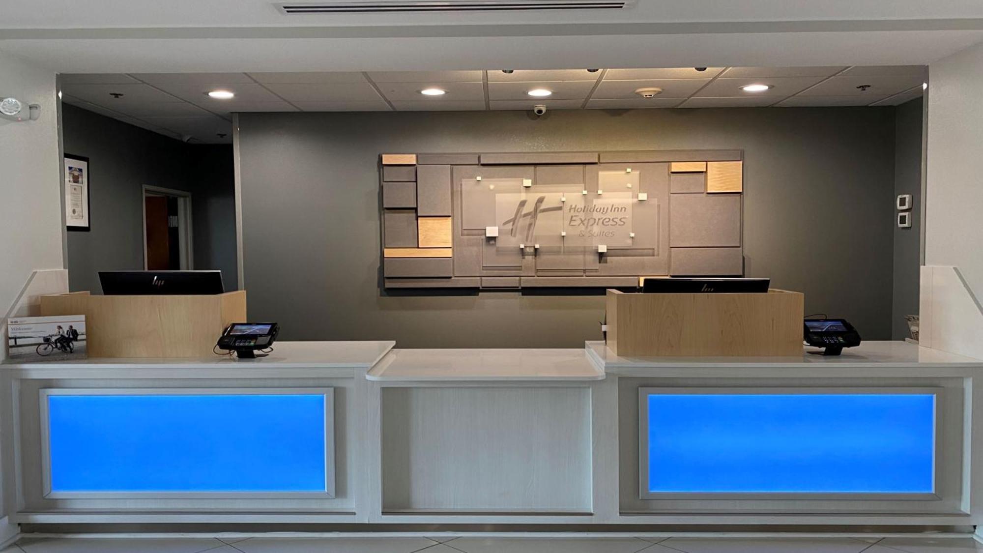 Holiday Inn Express Hotel & Suites Byram By Ihg Bagian luar foto