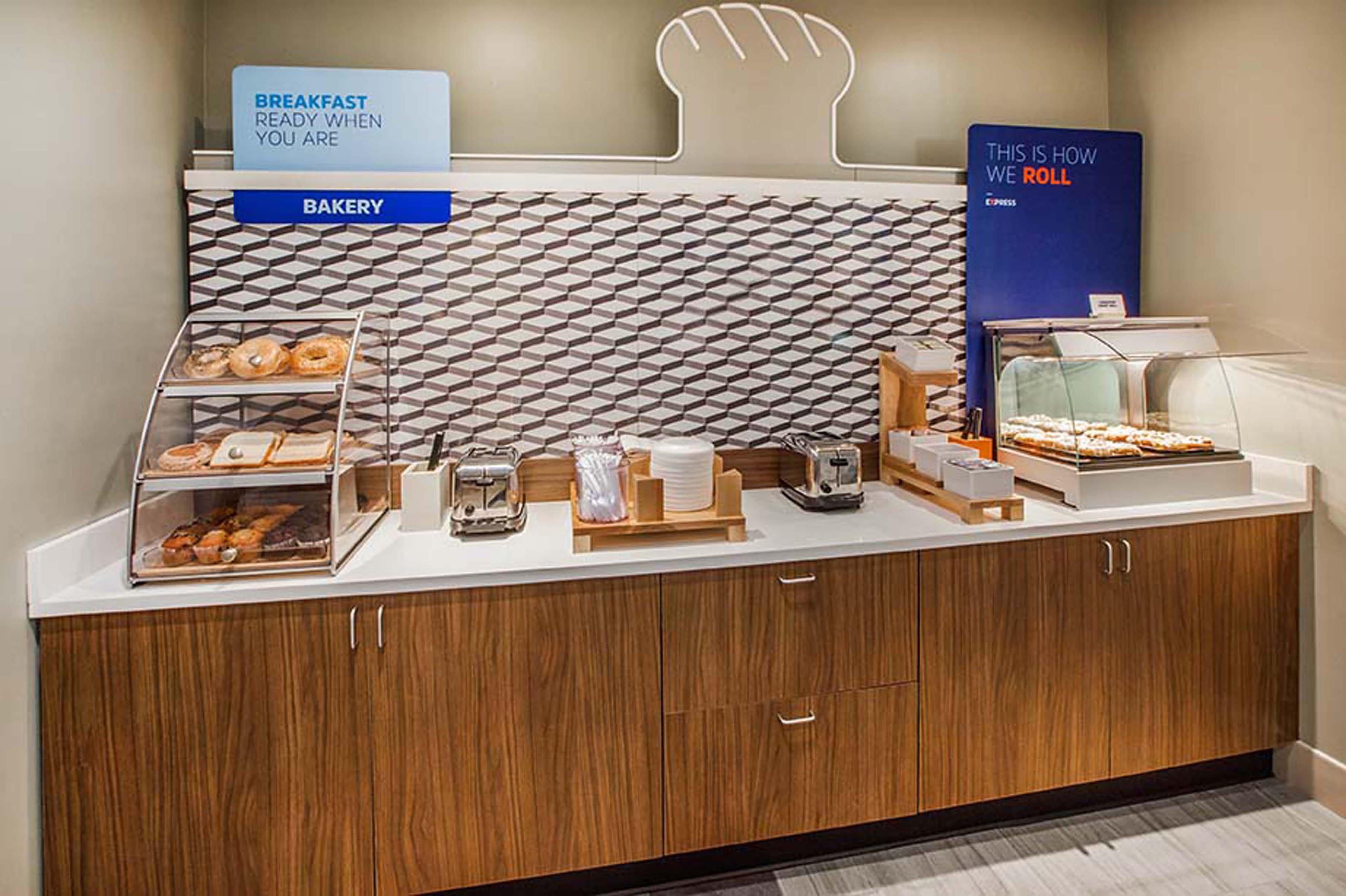 Holiday Inn Express Hotel & Suites Byram By Ihg Bagian luar foto
