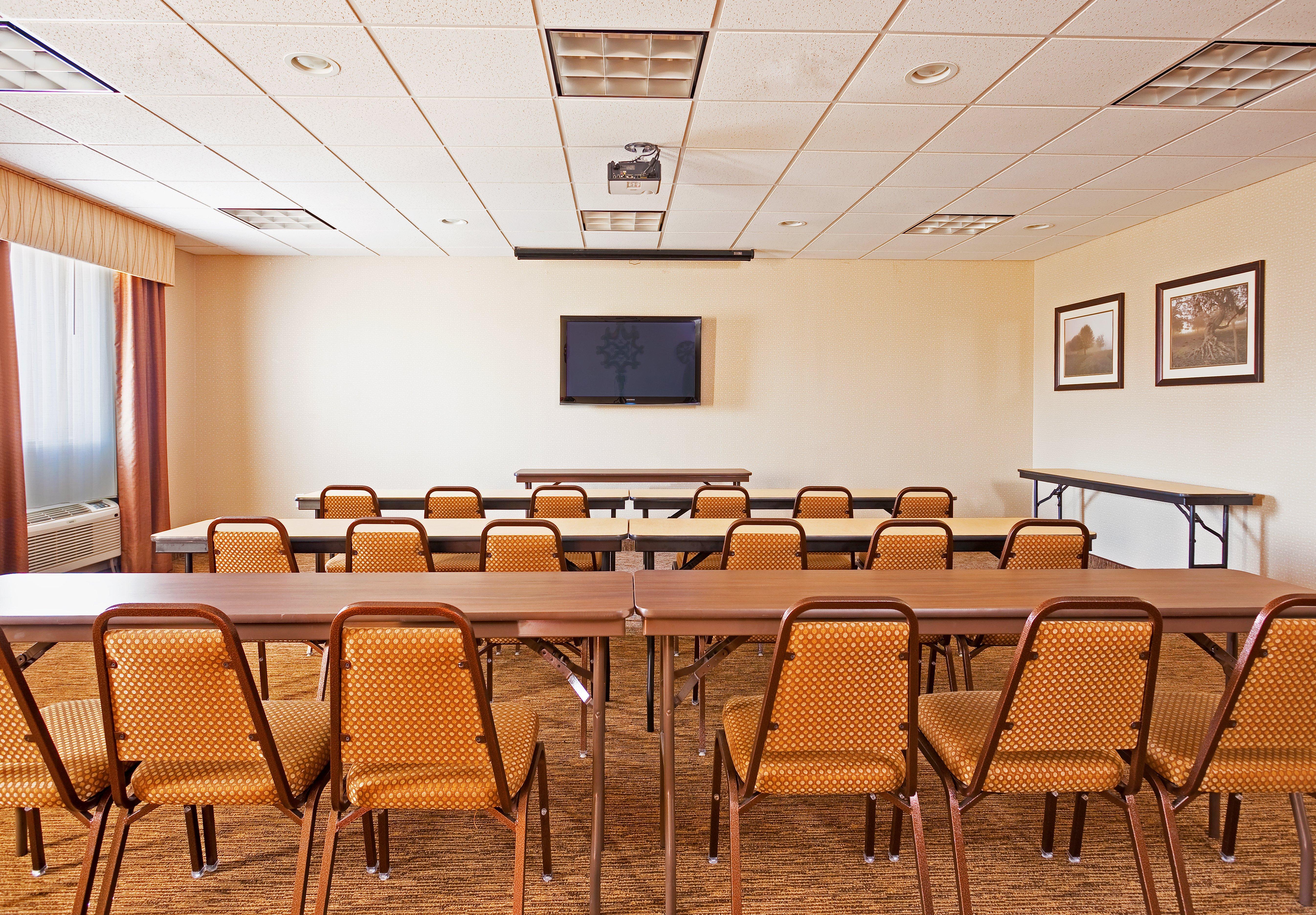 Holiday Inn Express Hotel & Suites Byram By Ihg Bagian luar foto