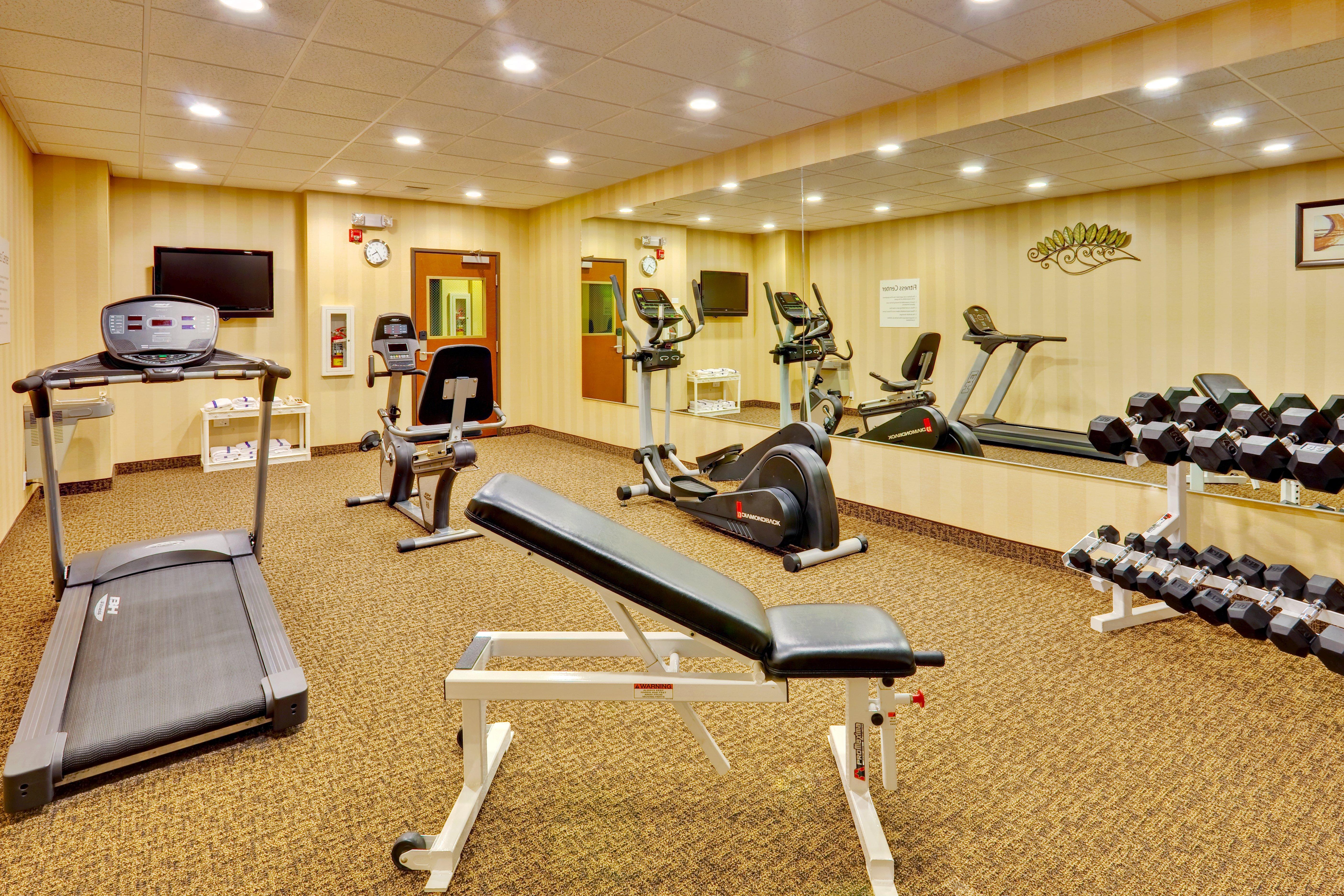 Holiday Inn Express Hotel & Suites Byram By Ihg Bagian luar foto