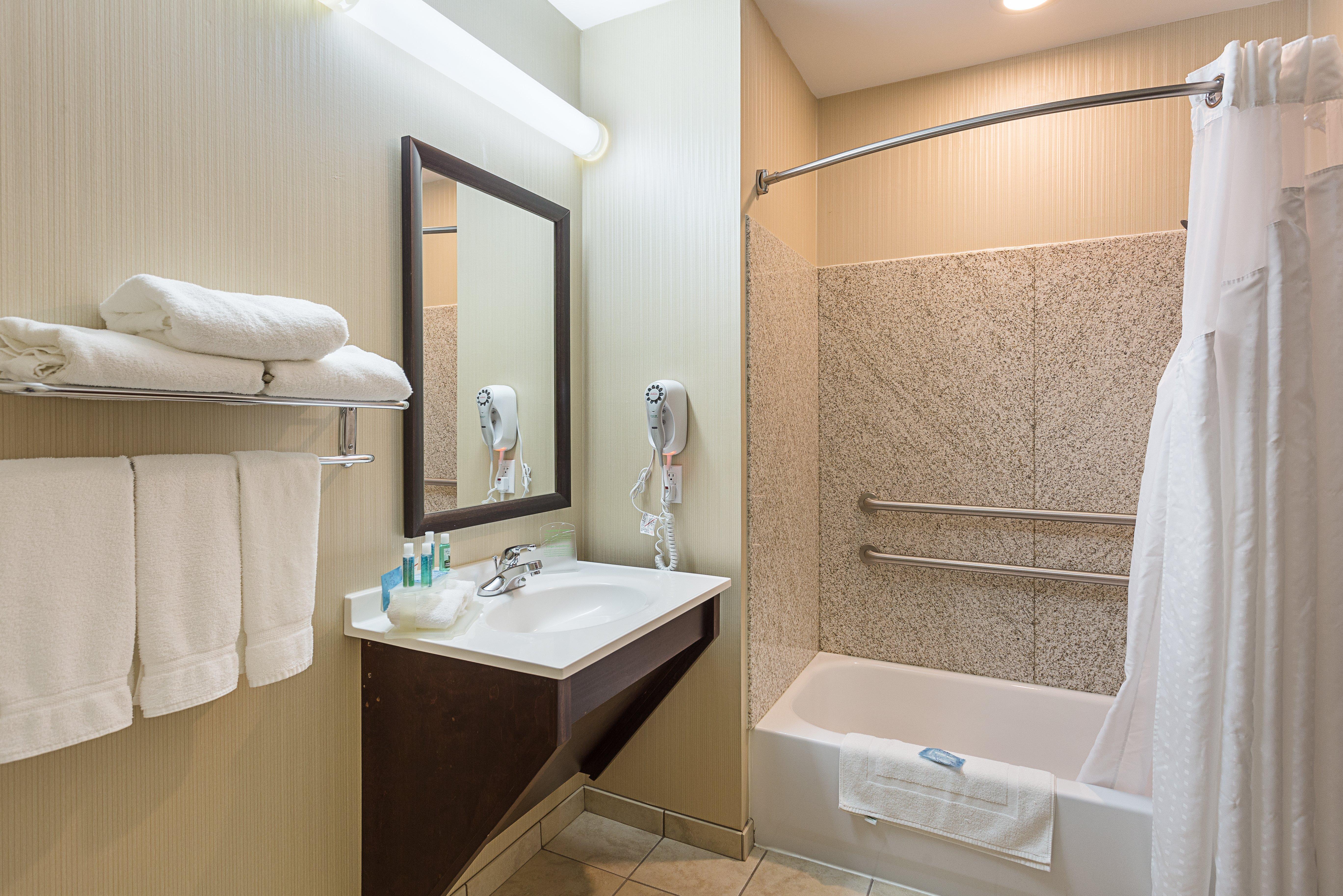 Holiday Inn Express Hotel & Suites Byram By Ihg Bagian luar foto