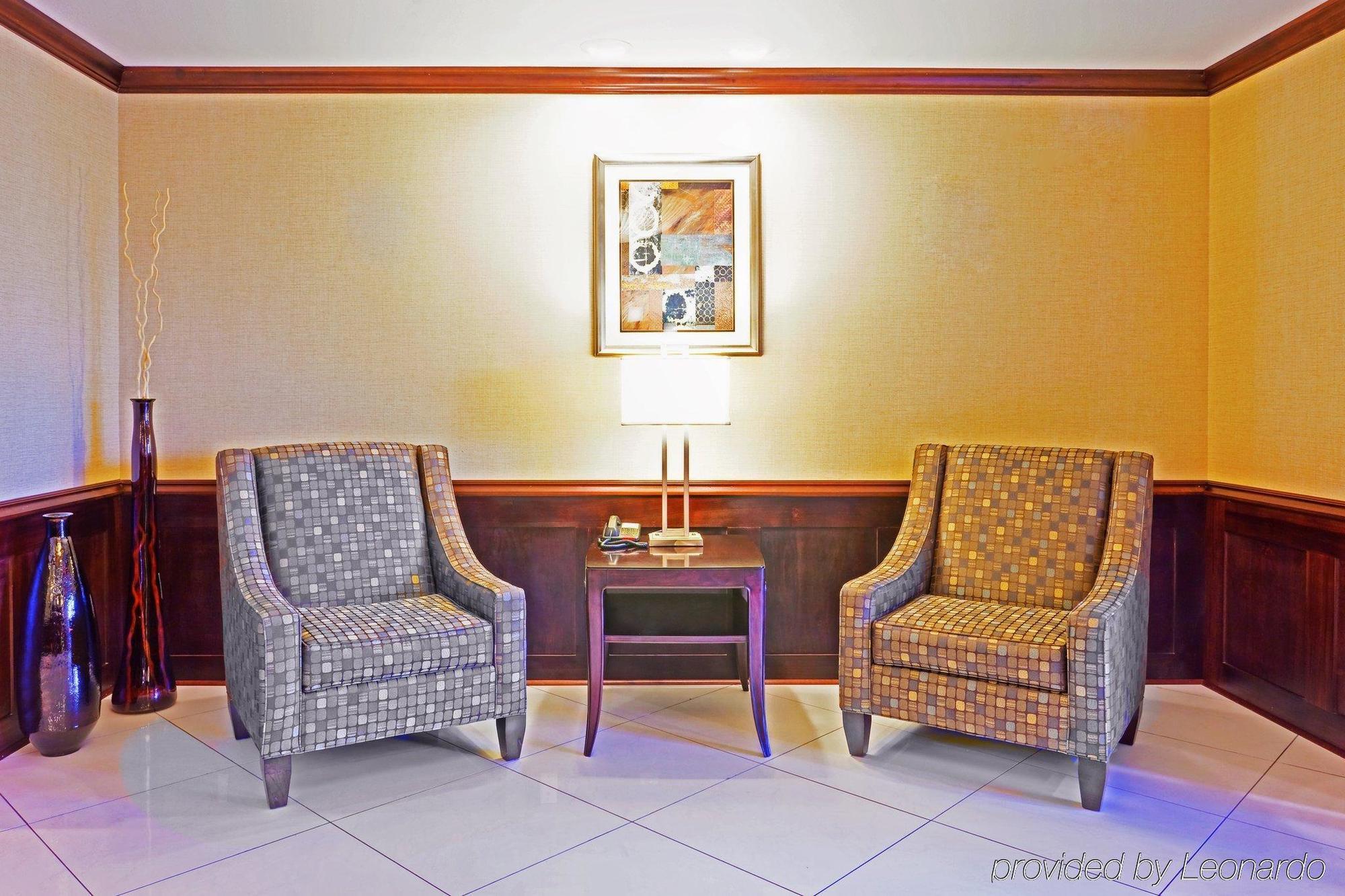 Holiday Inn Express Hotel & Suites Byram By Ihg Bagian luar foto