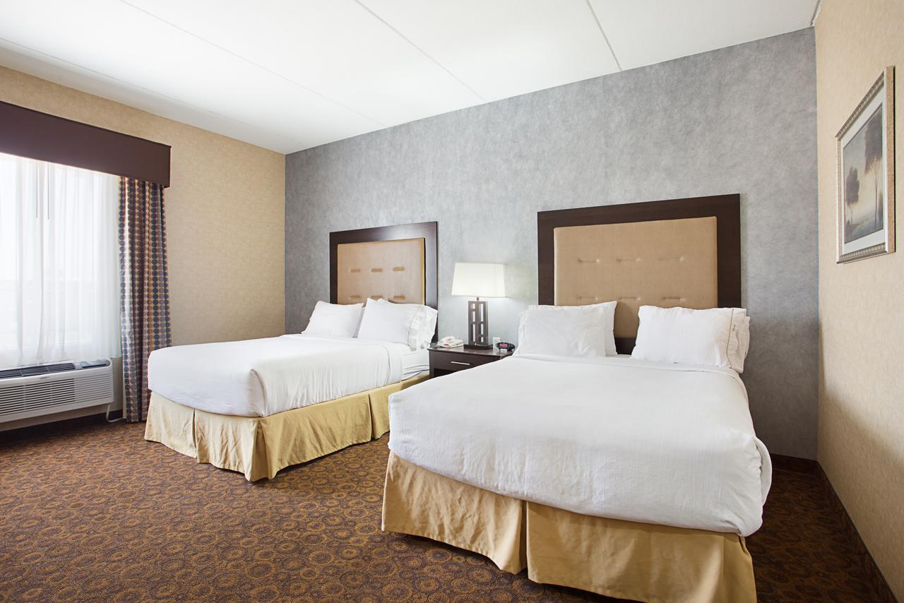 Holiday Inn Express Hotel & Suites Byram By Ihg Bagian luar foto