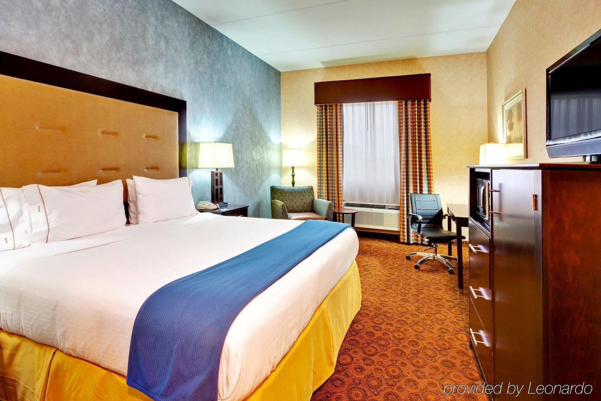 Holiday Inn Express Hotel & Suites Byram By Ihg Bagian luar foto