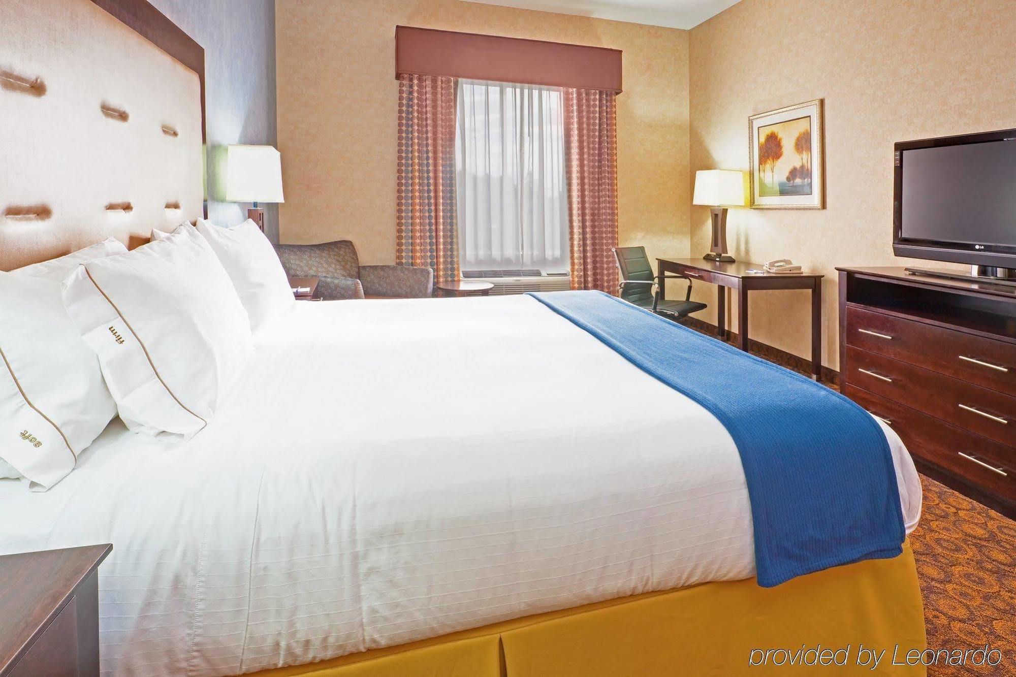 Holiday Inn Express Hotel & Suites Byram By Ihg Bagian luar foto