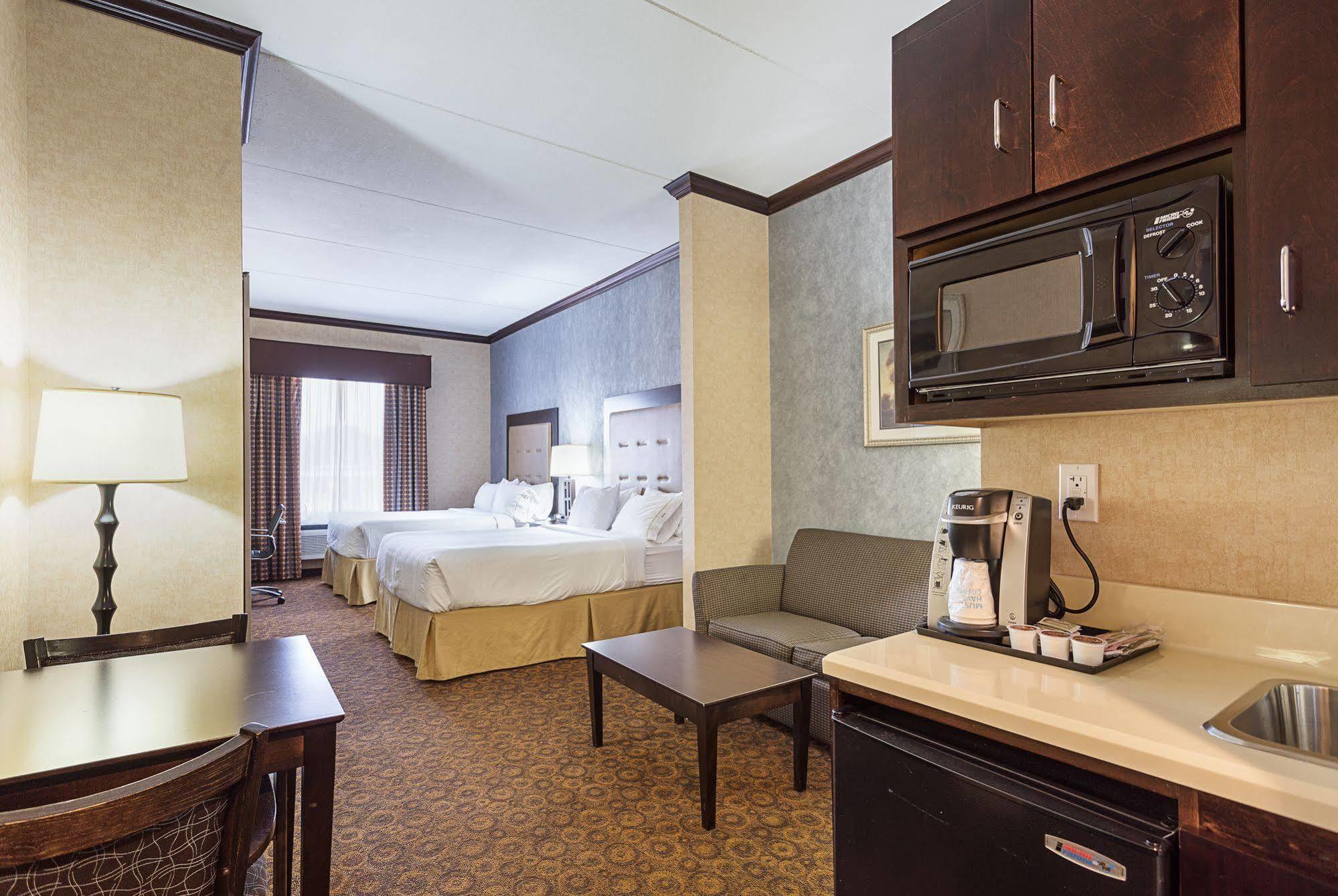 Holiday Inn Express Hotel & Suites Byram By Ihg Bagian luar foto